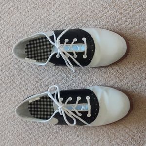 Predictions Saddleback Shoes women's 8 1/2